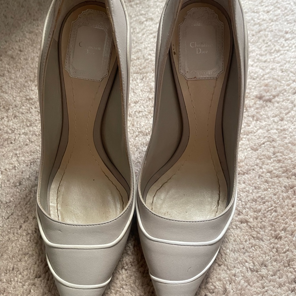 Dior Women's Cream Pumps